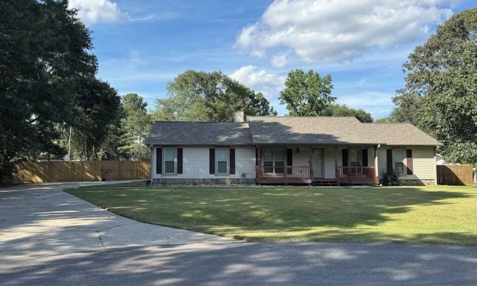 Inman Casa | Charming 3-bedroom House on 1.3 acres