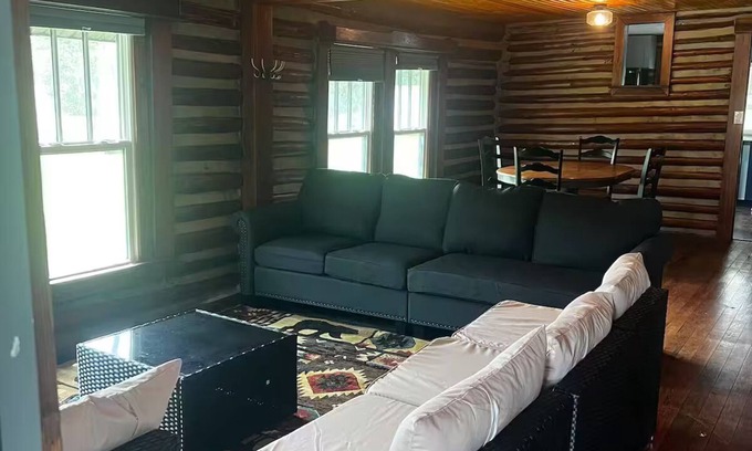 Thonotosassa Cabina | Charming 3-bedroom log cabin with AC, WiFi in fabulous Thonotosassa