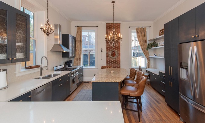 Lafayette Square Casa | Charming 3 BR historic home walking distance from Lafayette Park