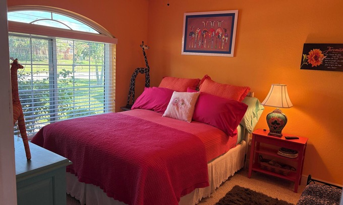Pelican Apartamento | Charming 3 room unit with lanai and pool, near beaches and waterfront dining
