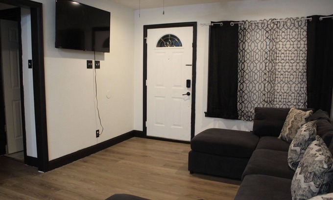 North Richland Hills Casa | Charming 3-bedroom house 15 min north of AT&T Stadium and 10 min from Ft Worth!