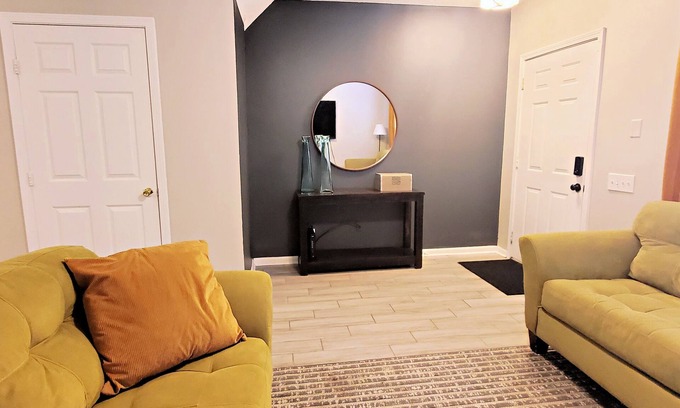 Arlington Casa | Charming 30+ Day Stay 2-bedroom townhome with WiFi, AC in fabulous Jacksonville