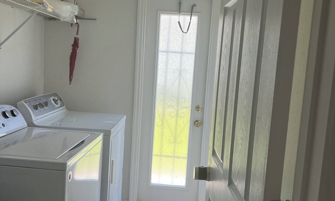 Haines City Casa | Charming 3bedroom house in Kissimmee with AC, WiFi. Close to Disney and Legoland