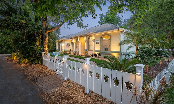St. Augustine Cabaña | Artsy 3BR / 2BA Casa ubicada en el barrio residencial del distrito histórico