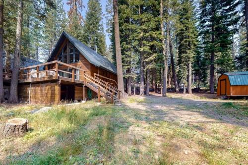 Pla-Vada Woodlands Casa | Charming 3BR Cabin Close to Donner Lake