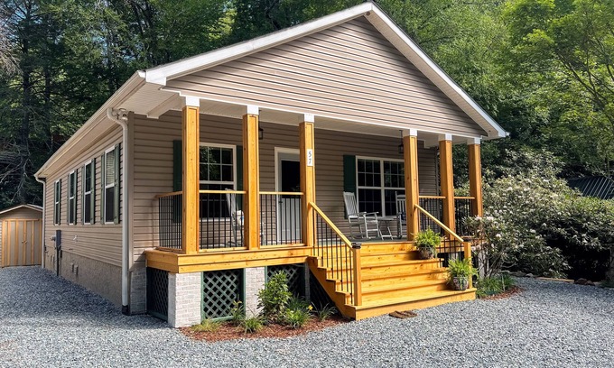 Newland Cabaña | Charming 3BR Cottage w/Full Kitchen, Community amenities, Patio, and Gas Grill