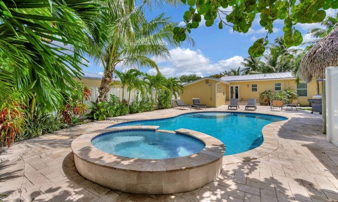Lake Ridge Casa | Charming 3BR Home, Pool & Hot Tub FTL Gateaway!