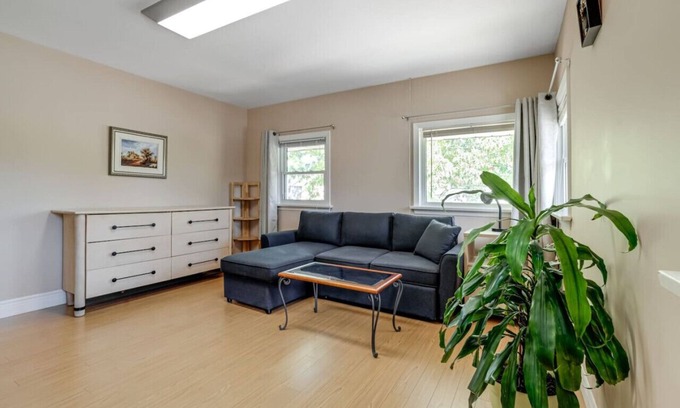 Kitchener Casa | Charming 3BR Home in Quiet Kitchener Neighborhood