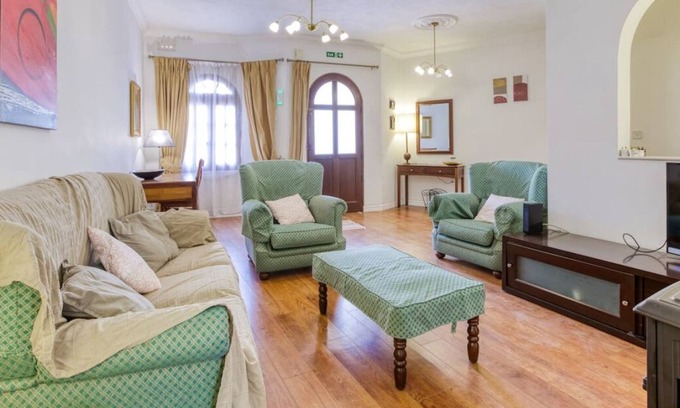 Balzan Casa | Charming 3BR Townhouse with Terraces in Balzan