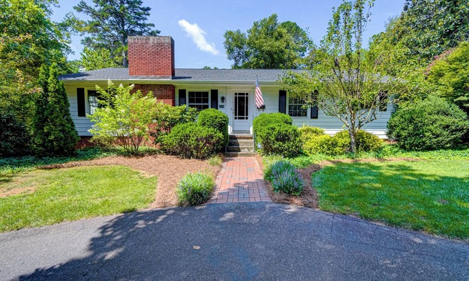 Winston - Salem Casa | Charming 4-bedroom house with WiFi and AC in lovely Winston-Salem