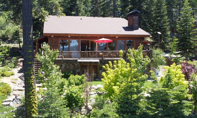 Tahoma Cabina | Charming 4-bedroom cabin in Tahoma