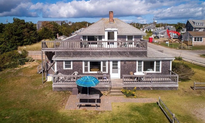 West Dennis Cabaña | Charming 4-bedroom cottage in serene West Dennis, close to beach!
