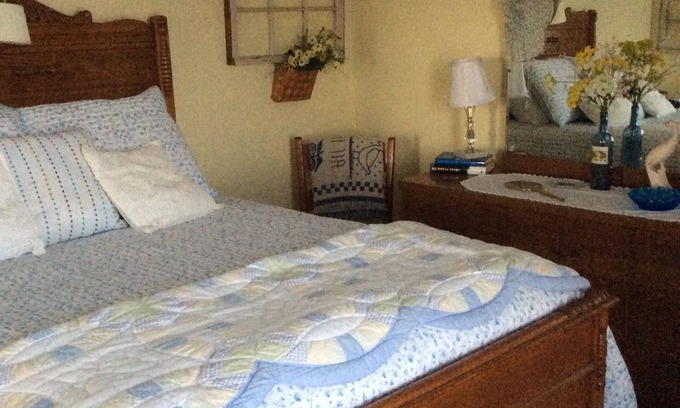 Old Town Otro | Charming 4-bedroom farmhouse with AC and WiFi in music-filled Galax, VA