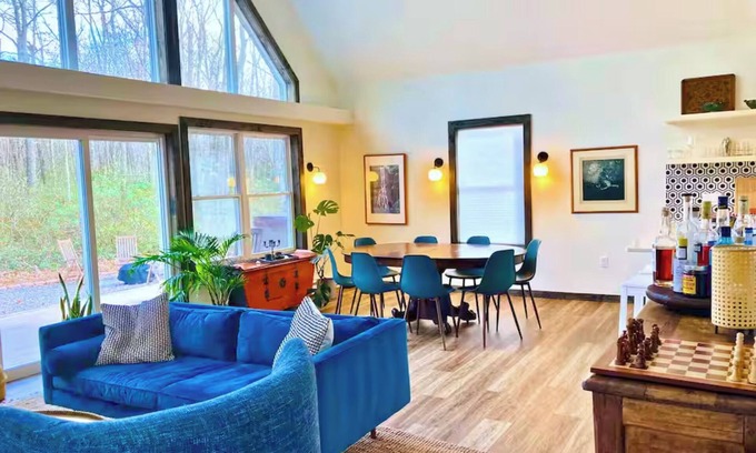 Jim Thorpe Casa | Charming 4-bedroom house with Hot Tub - Playset - Firepit - Lake beach
