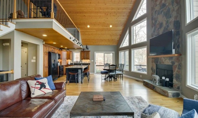 Pedlars Edge Casa | Charming 4-bedroom home with WiFi, game room and more near Wintergreen Resort!