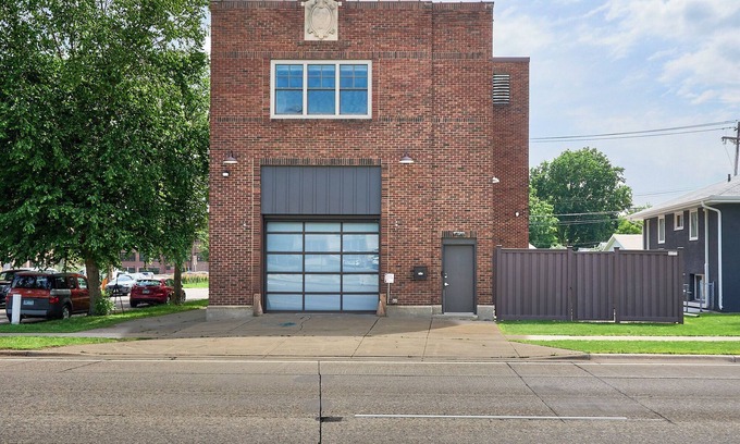 Como Casa | Charming 4-bedroom historic Firestation in Saint Paul with WiFi, AC