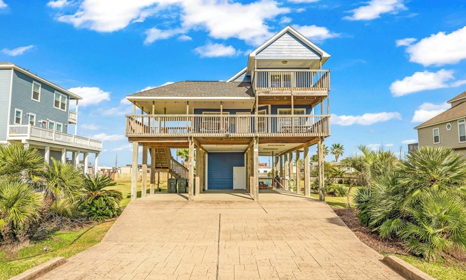 Indian Beach Casa | Charming 4-bedroom house in Galveston with hot tub, family friendly!