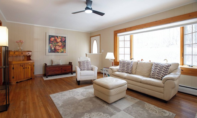White Mills Casa | Charming 4-bedroom home with AC and WiFi close to downtown historic Honesdale