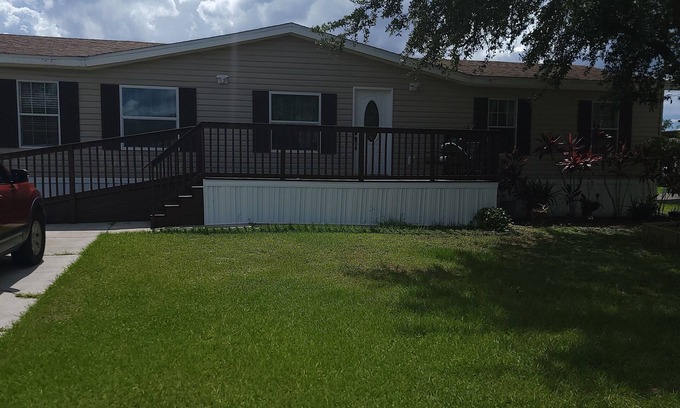 Kissimmee Casa | Charming 4-bedroom house with coffee/tea station WiFi and AC in Kissimmee