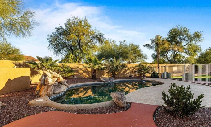 Canyon Trails Casa | Charming 4-bedroom house with Pool BBQ & Firepit close to freeway