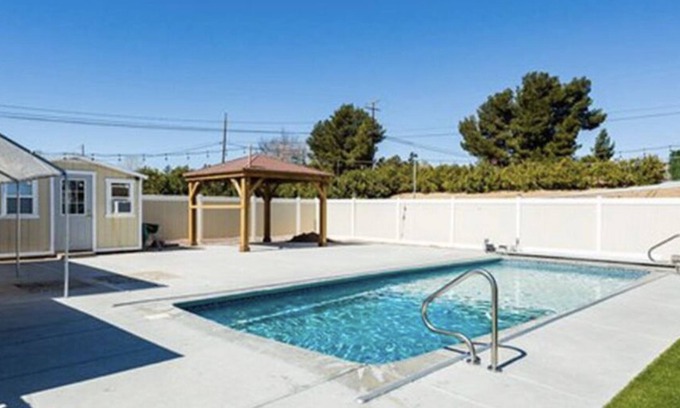 Hesperia Casa | Charming 4-bedroom house with AC and WiFi in Hesperia w/ Beautiful pool
