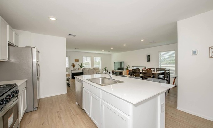 Navasota Casa | Charming 4-bedroom house with WiFi and AC in welcoming Navasota
