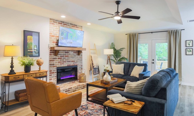 Savannah Casa | Charming 4-bedroom house - Mins away from Historic Downtown! Great for Families!