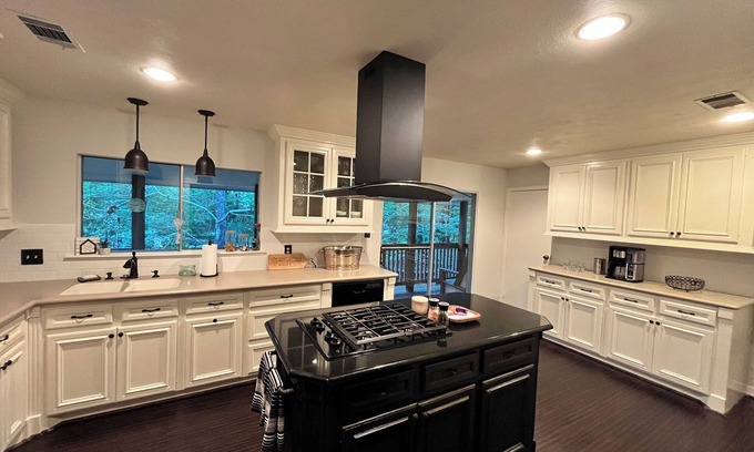 Grogan's Mill Casa | Charming 4-bedroom house with a fenced backyard for the pup.