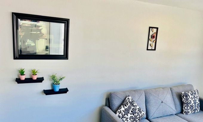 Champaign Casa | Charming 4-bedroom house with AC, WiFi in fabulous Urbana