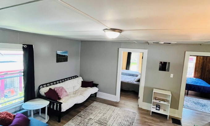 Erie Casa | Charming 4-bedroom house with AC, WiFi in enchanting Erie