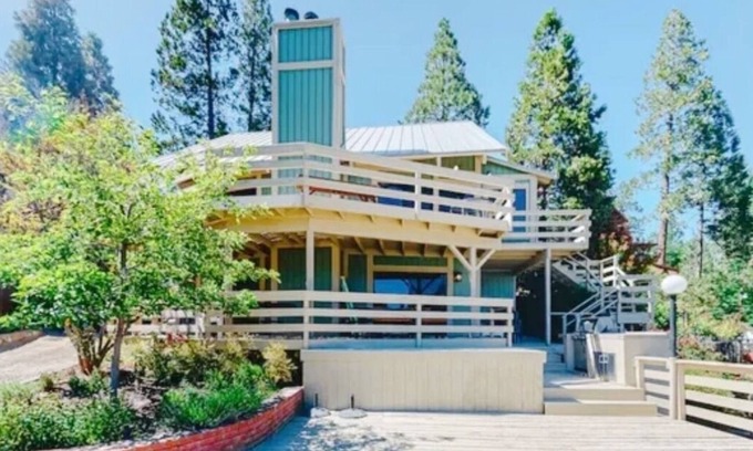 Bass Lake Casa | Charming 4-bedroom Lakefront house in delightful Bass Lake, Private Cove!