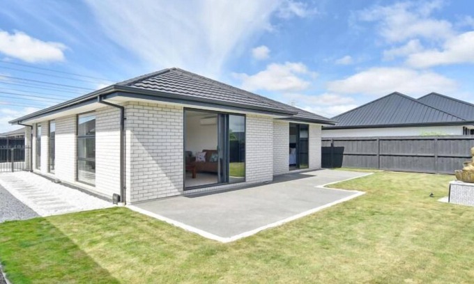 Christchurch Apartamento | Charming 4-bedroom home located near Christchurch International Airport.