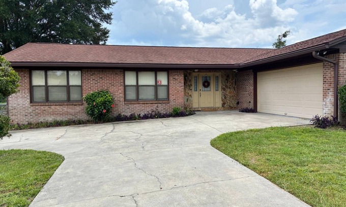 Northside Casa | Charming 4-bedroom Lake House with minutes from Airport and River City Plaza