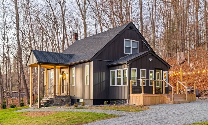 Newfoundland Casa | Charming 4-bedroom house with HOT TUB, SAUNA and Play Area in Newfoundland