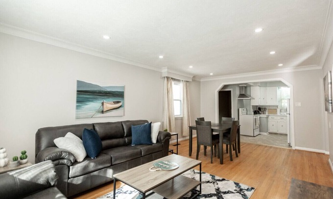 Barrie Casa | Charming 4BR Barrie Retreat with Backyard