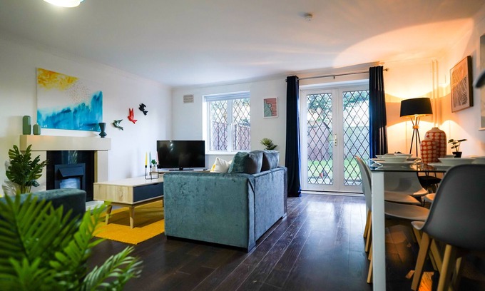 Tea Green Casa | Charming 4BR for Large Groups