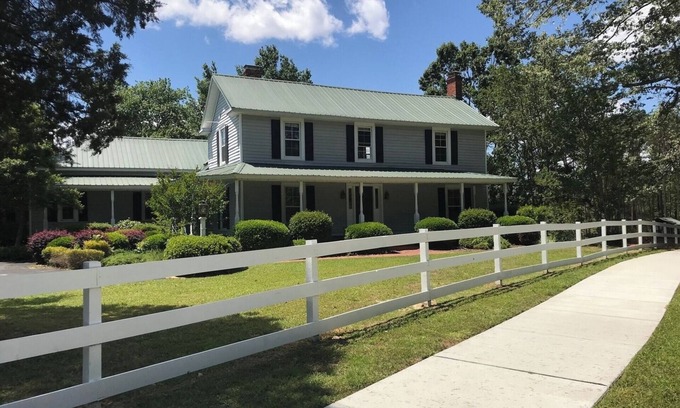 Apex Casa | Charming 4BR Historic Home with Scenic Views