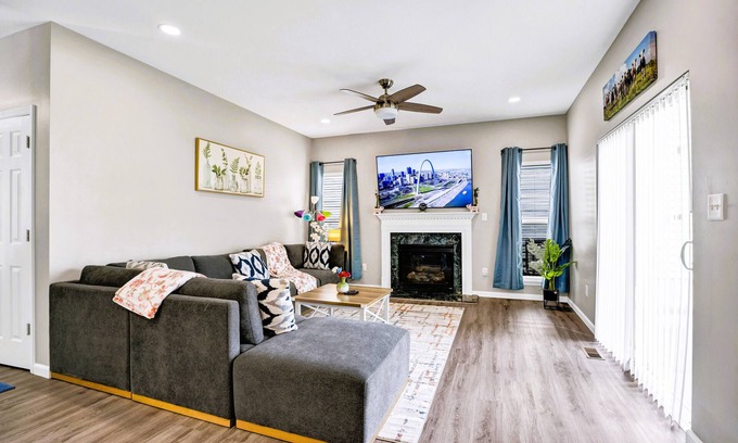 St. Louis Casa | Charming 4BR Retreat - Near Attractions, Universities & Hospitals!