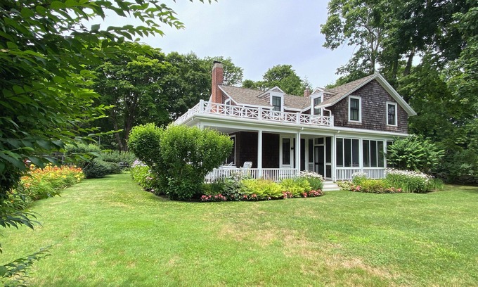 Silver Beach Casa | Charming 5-bedroom house in West Falmouth.