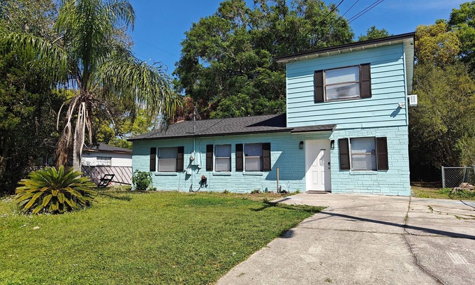 Jacksonville Casa | Charming 5-bedroom house with AC in Jacksonville