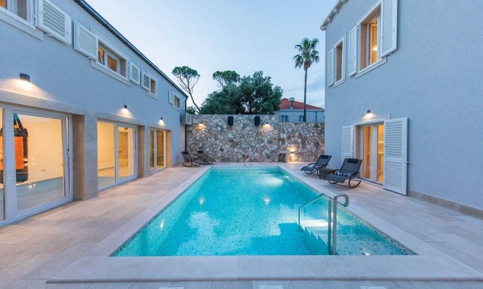 Babin Kuk Villa | Charming 5-BR Villa for 10+2 guests, with pool in green heart of Dubrovnik