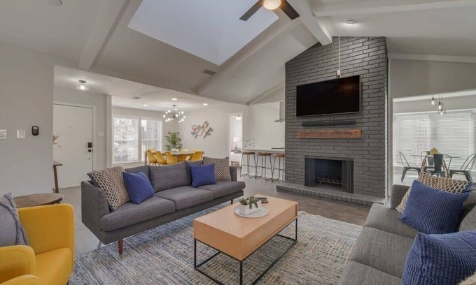 Plano Casa | Charming 5BD/3BA in the Heart of Plano (Sleeps 10)