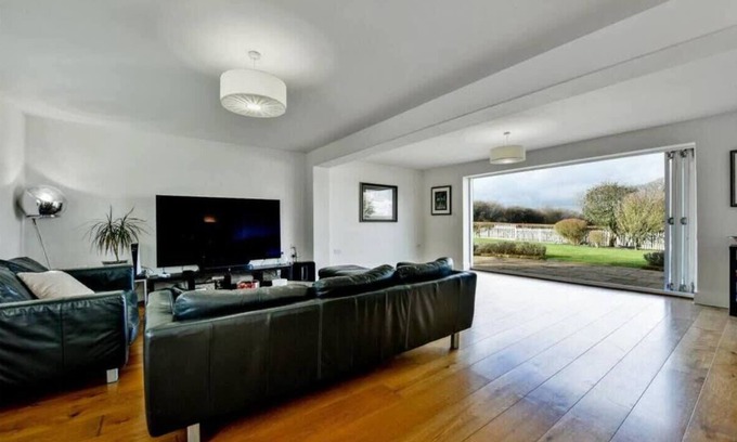 Amersham Casa | Charming 5BR Farmhouse Retreat in Amersham