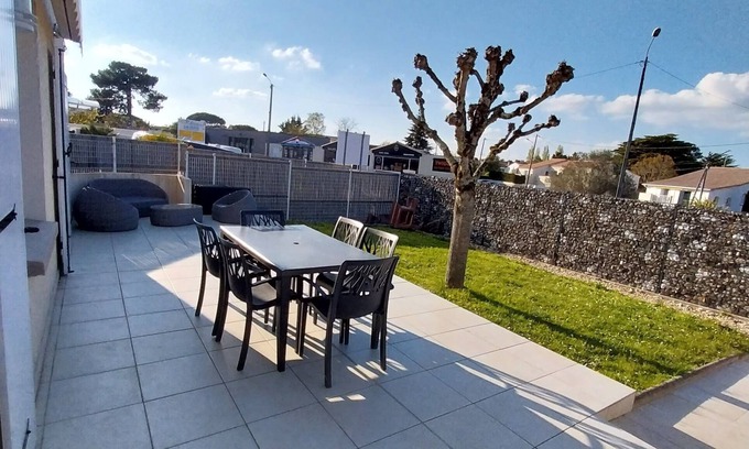 Saint-Palais-sur-Mer Apartamento | Charming apartment with WIFI 5 minutes walk from the beach and town center
