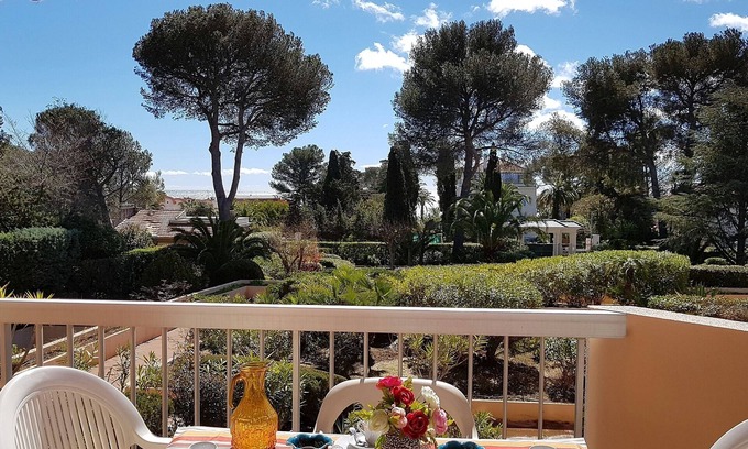Boulouris-sur-Mer Apartamento | Alojamiento 3* para 4 junto al mar con vistas al mar Aparcamiento privado