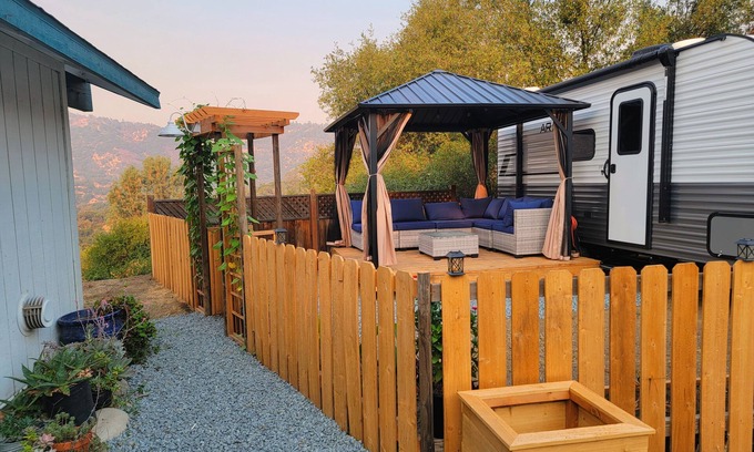 Ahwahnee Cabaña | Charming Ahwahnee Cottage — Oak-Studded Views, Yosemite at Your Doorstep