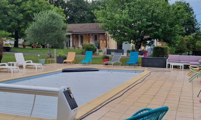 Figeac Casa | Encantadora casa climatizada de 6/8 camas con piscina, en Lunan