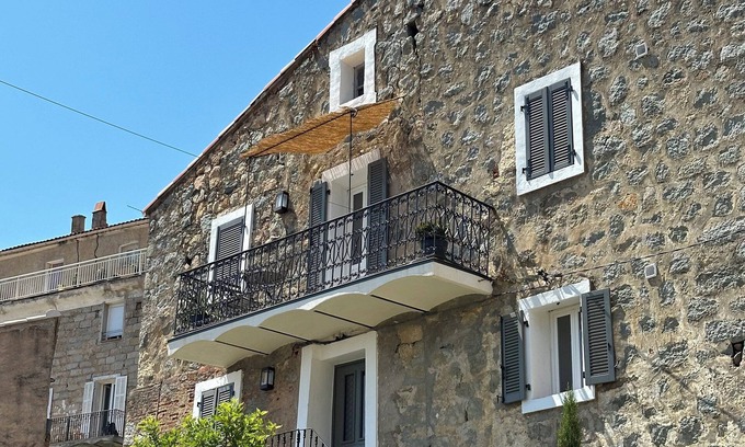 Olmeto Casa | Charming air-conditioned house with garden and view on the Propriano bay