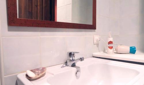 Sacromonte Apartamento | Charming Albaicin Patio Flat Free onsite parking