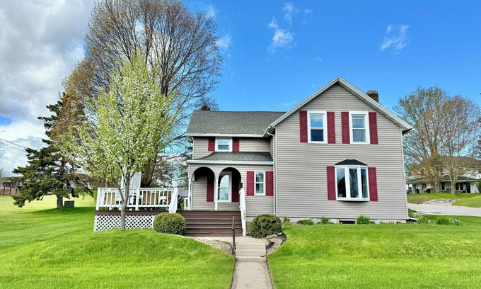 Algoma Casa | Charming Algoma house, close to winery, brewery, shopping, dining, & recreation.